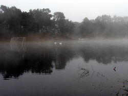 Pavasarī applūdušais Kolkas skolas futbola laukums