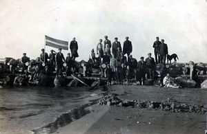 Košraga moliņa celtniecība. Foto no Kristas Greiško krājuma Košraga moliņa celtniecība. Foto no Kristas Greiško krājuma